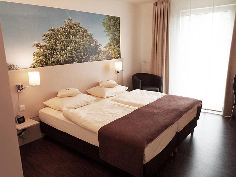 Das Neue Hotel Am Park Фрёнденберг Экстерьер фото
